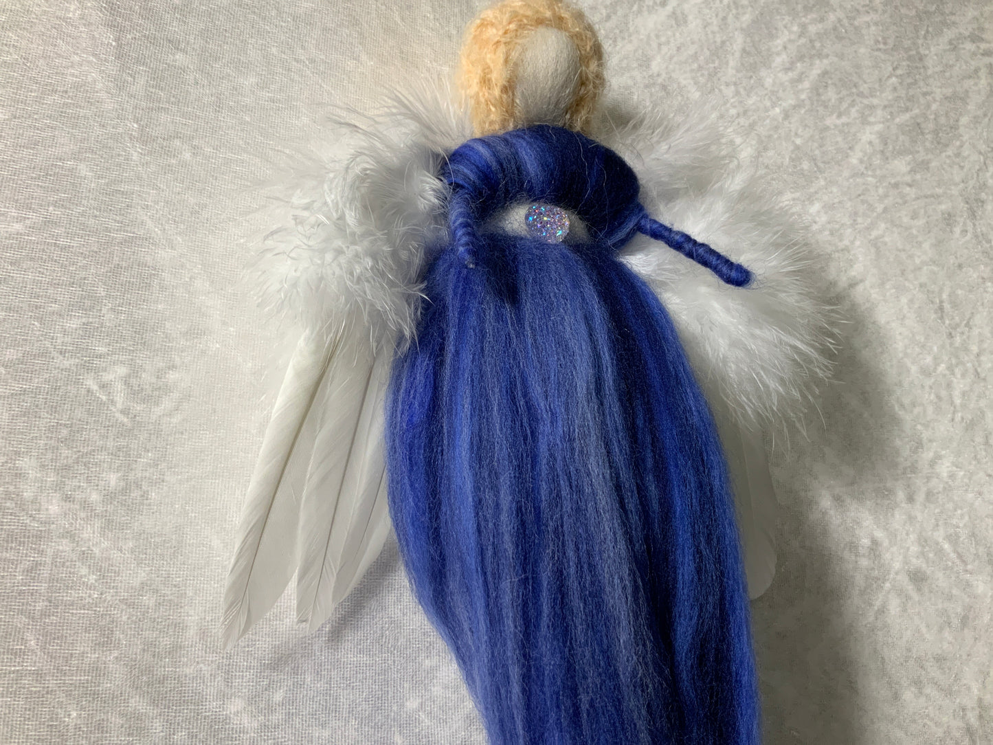 Handgefertigter Engel aus Blauer Merinowolle