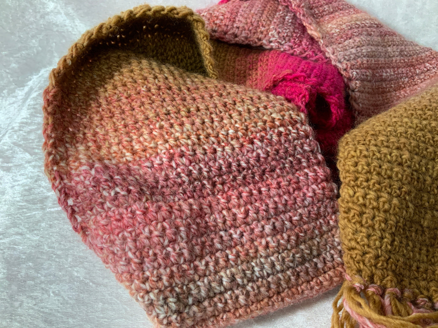 Handgefertigter Schal in hübschen Herbst Farben