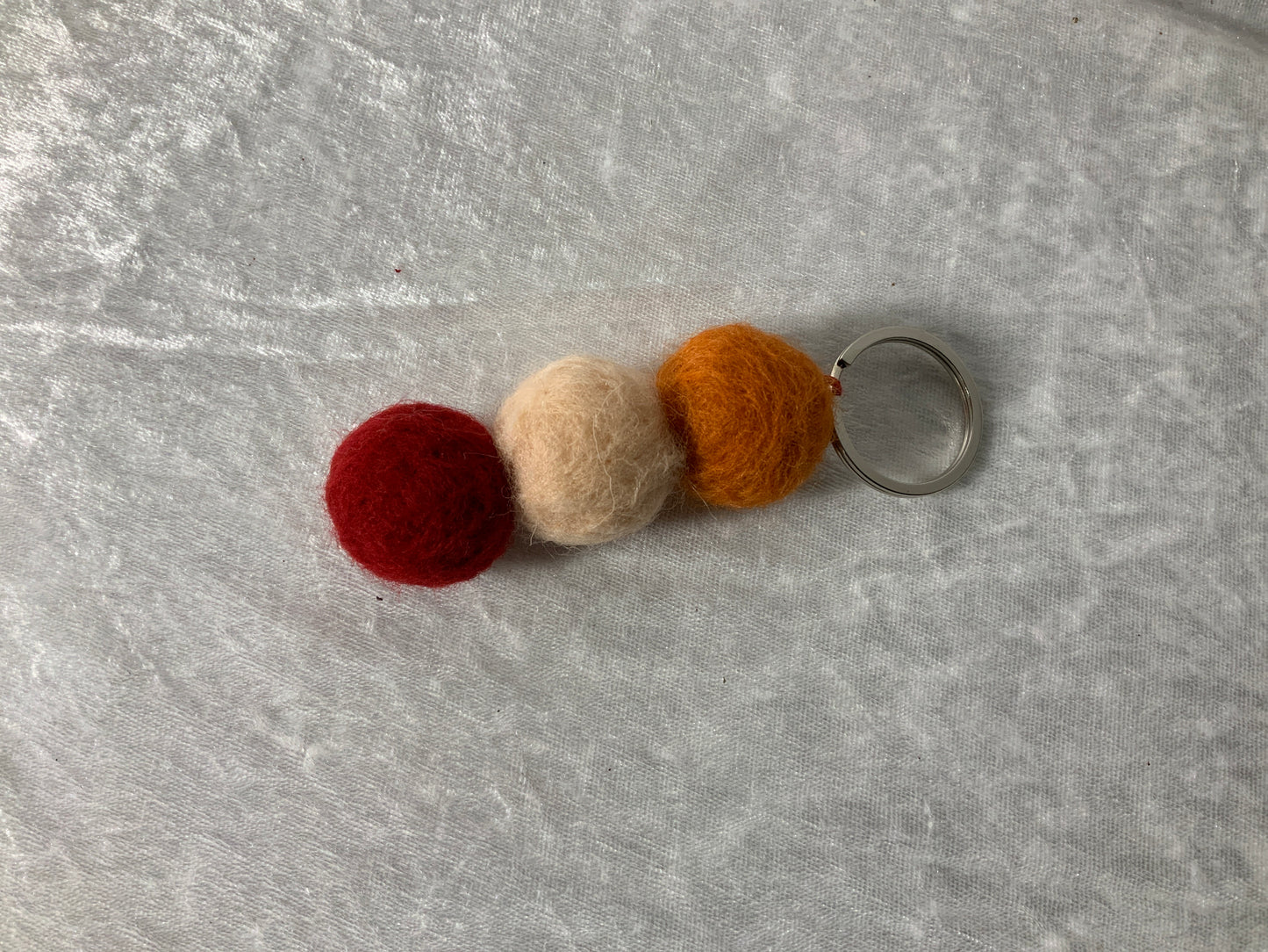 Handgefertigter Filz Schlüsselanhänger in Herbst Farben