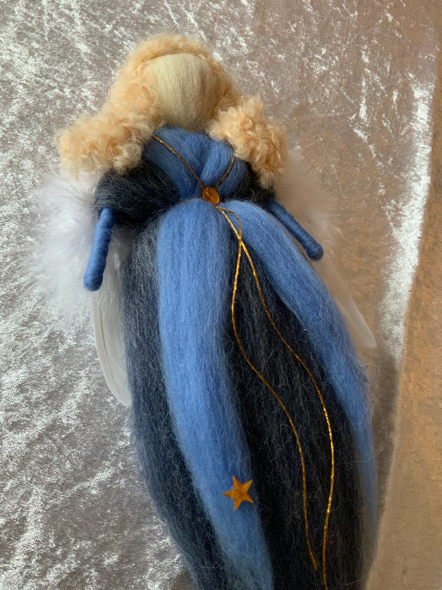 Großer Handgefertigter Engel in Blau