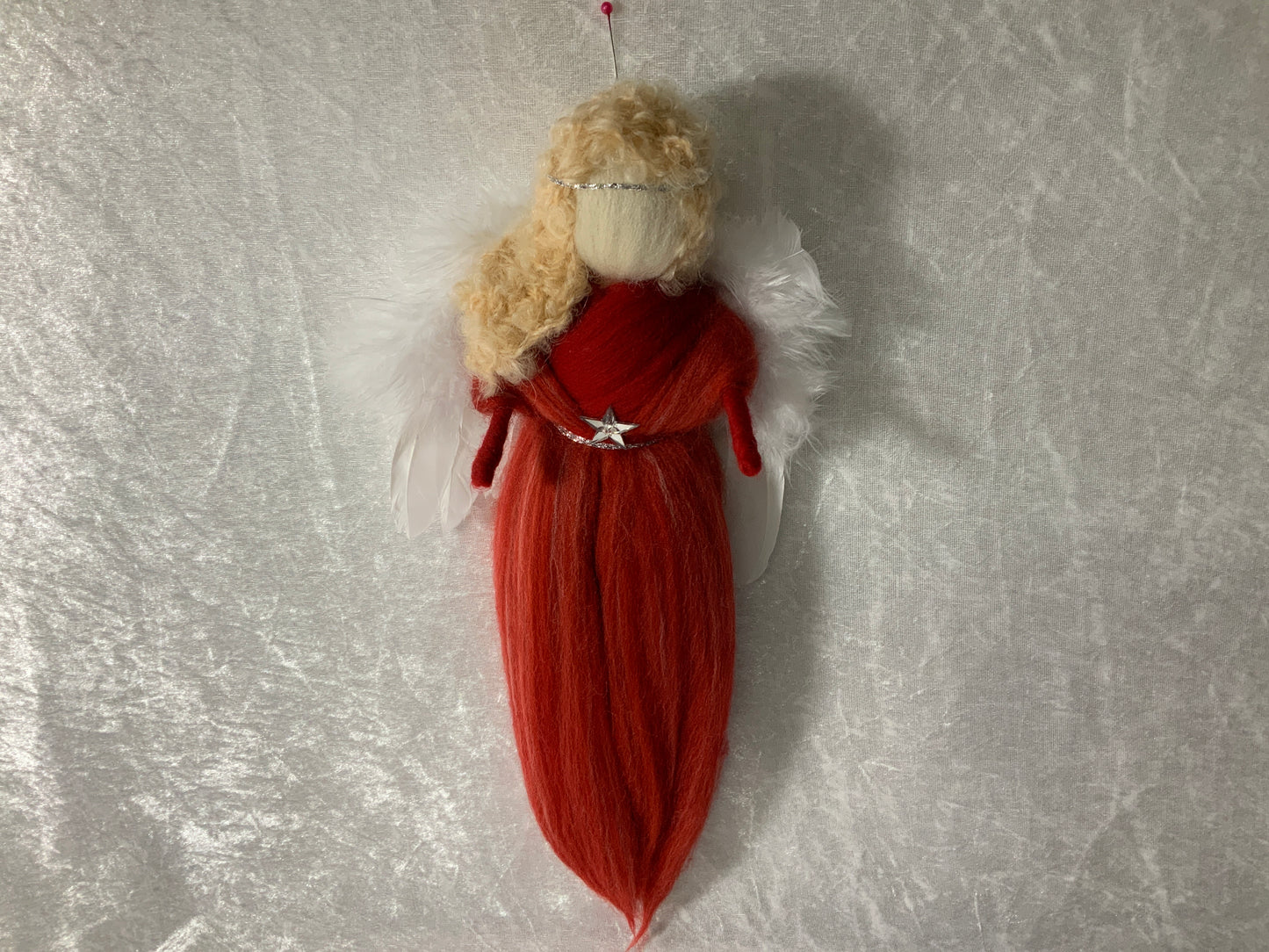 Großer Engel aus Merinowolle in Rot