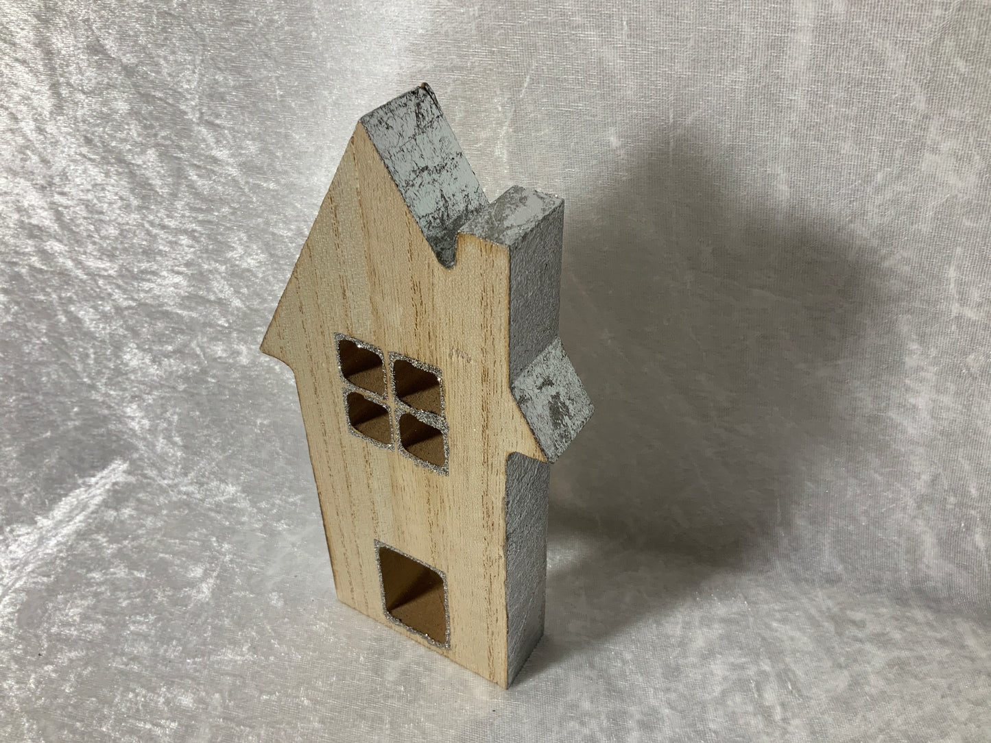 Weihnachtliches Haus aus Holz