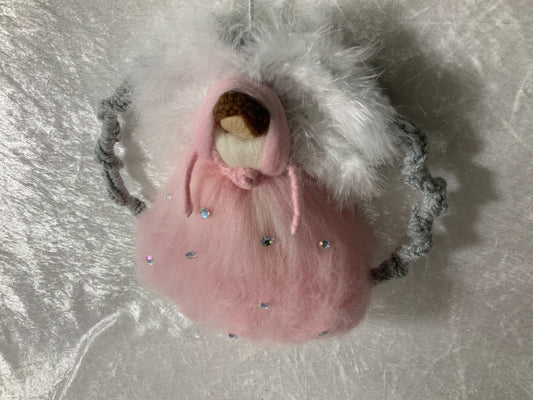 Handgemachter Engel aus Merinowolle als Prinzessin