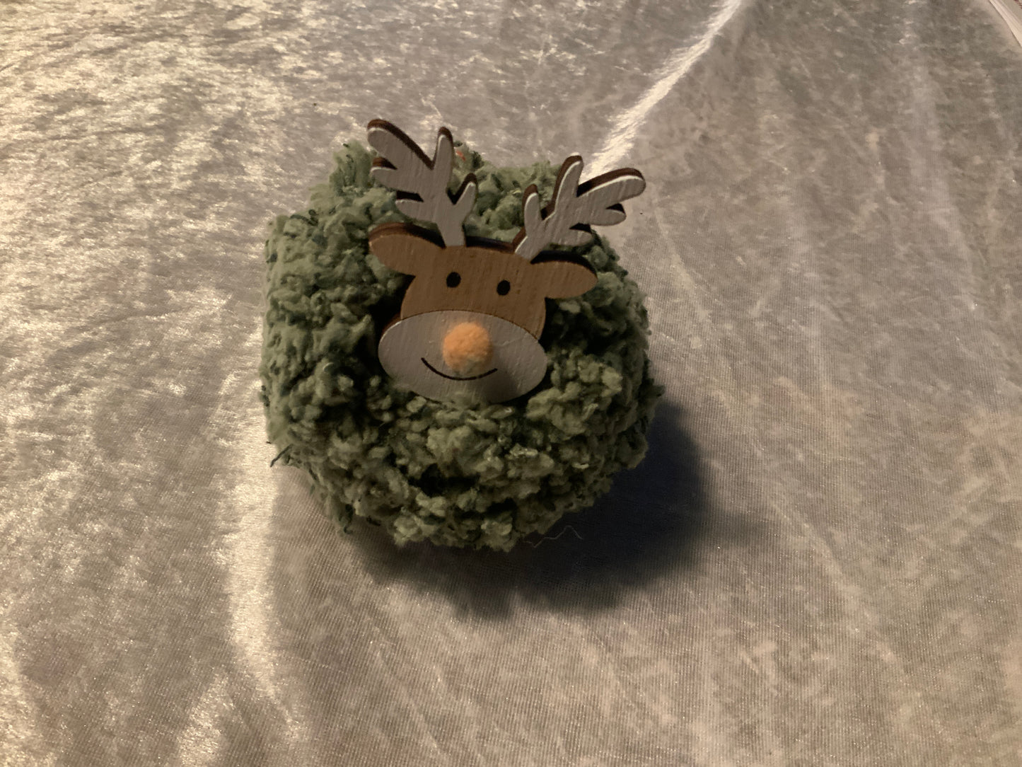 Rentier aus Wolle in Grün