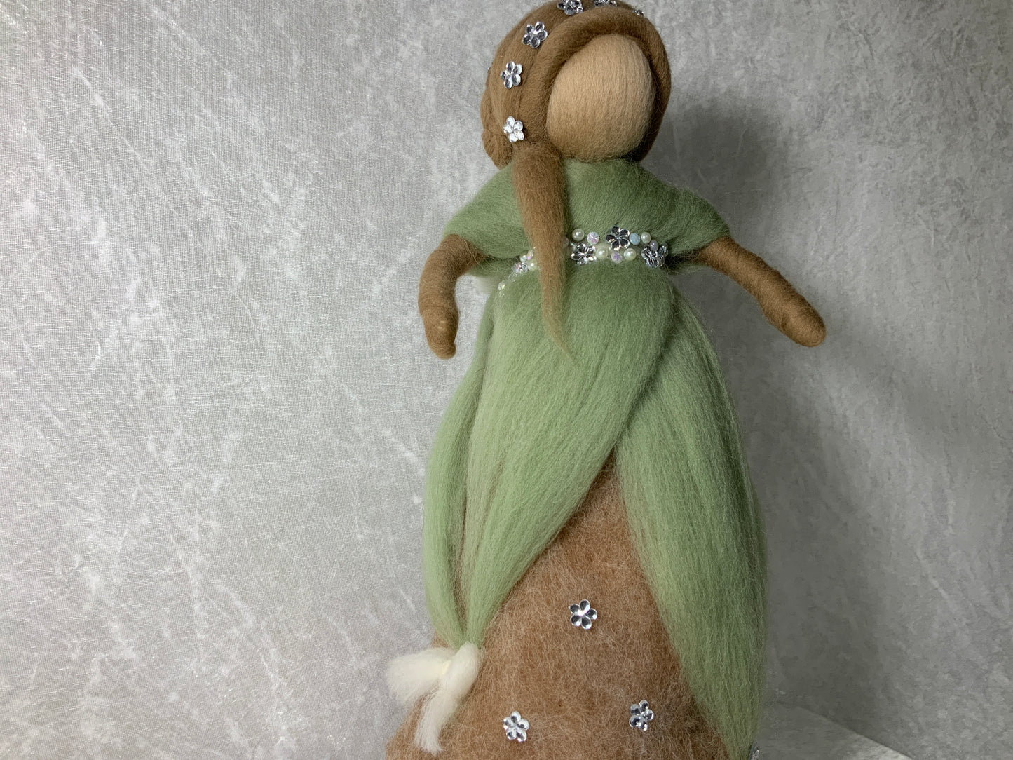 Blumenmädchen aus Merinowolle in schöner Herbstfarbe