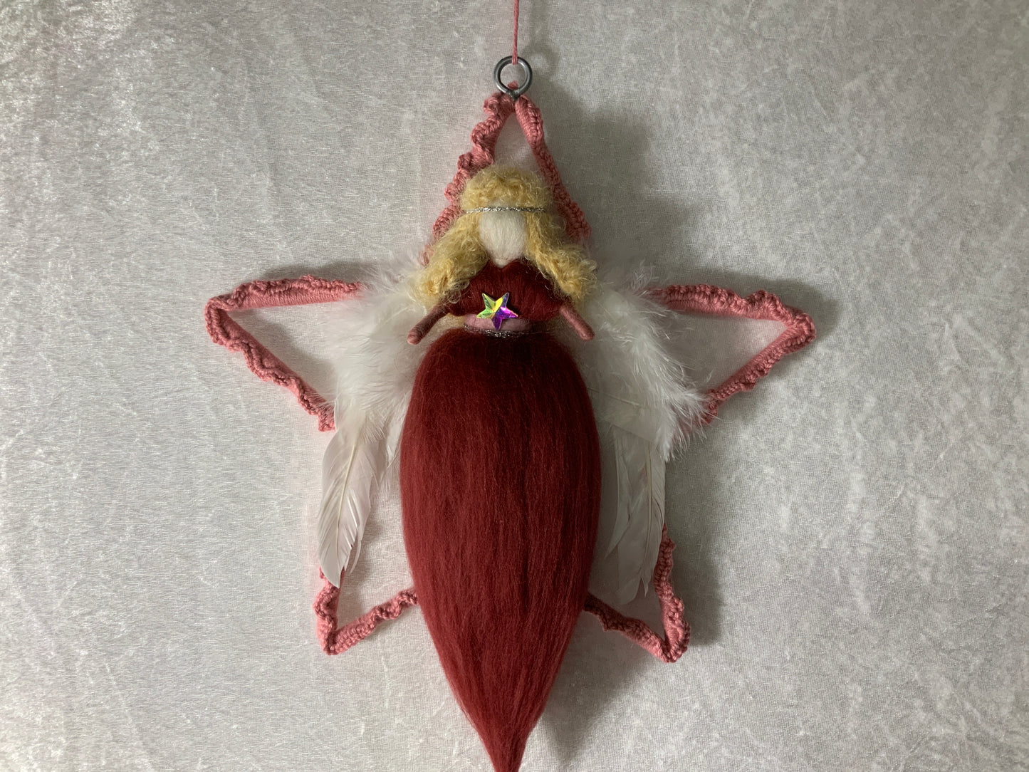 Handgefertigter Engel in einem Stern