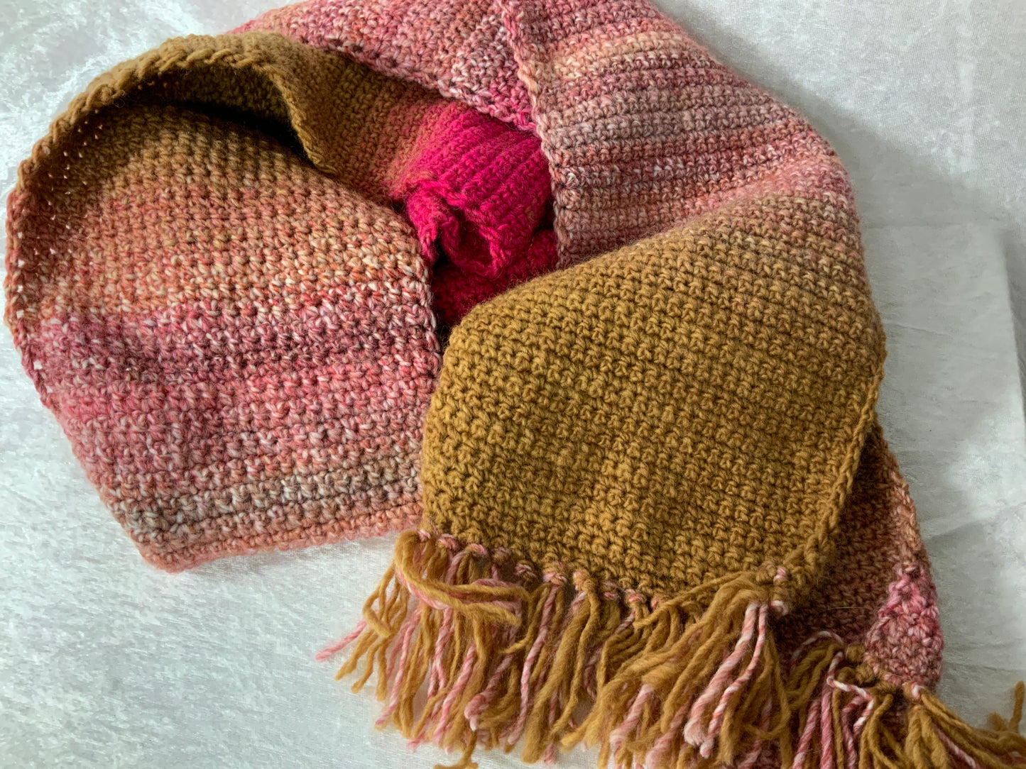 Handgefertigter Schal in hübschen Herbst Farben