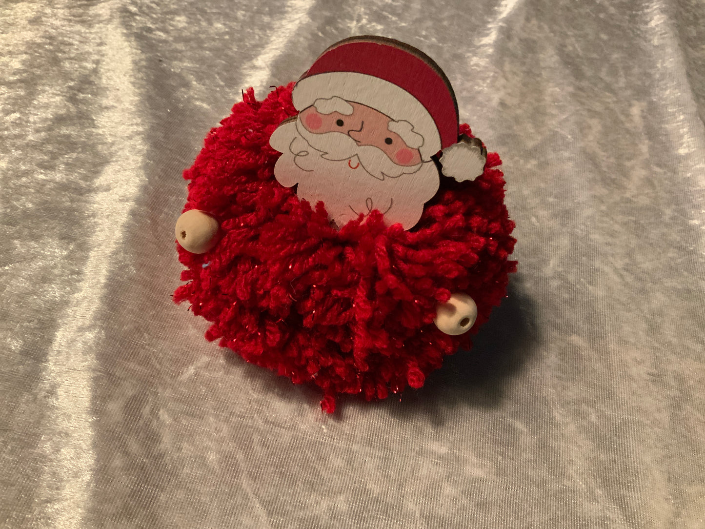 Weihnachtsmann aus Wolle in Rot