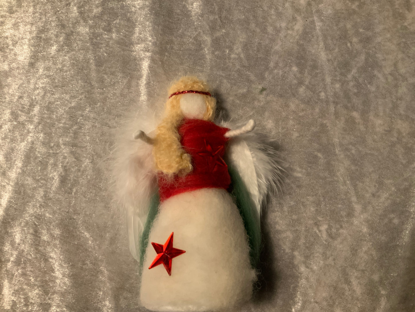 Stehender Engel aus Merinowolle mit Sternen