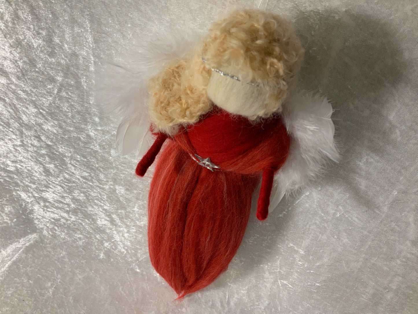 Großer Engel aus Merinowolle in Rot