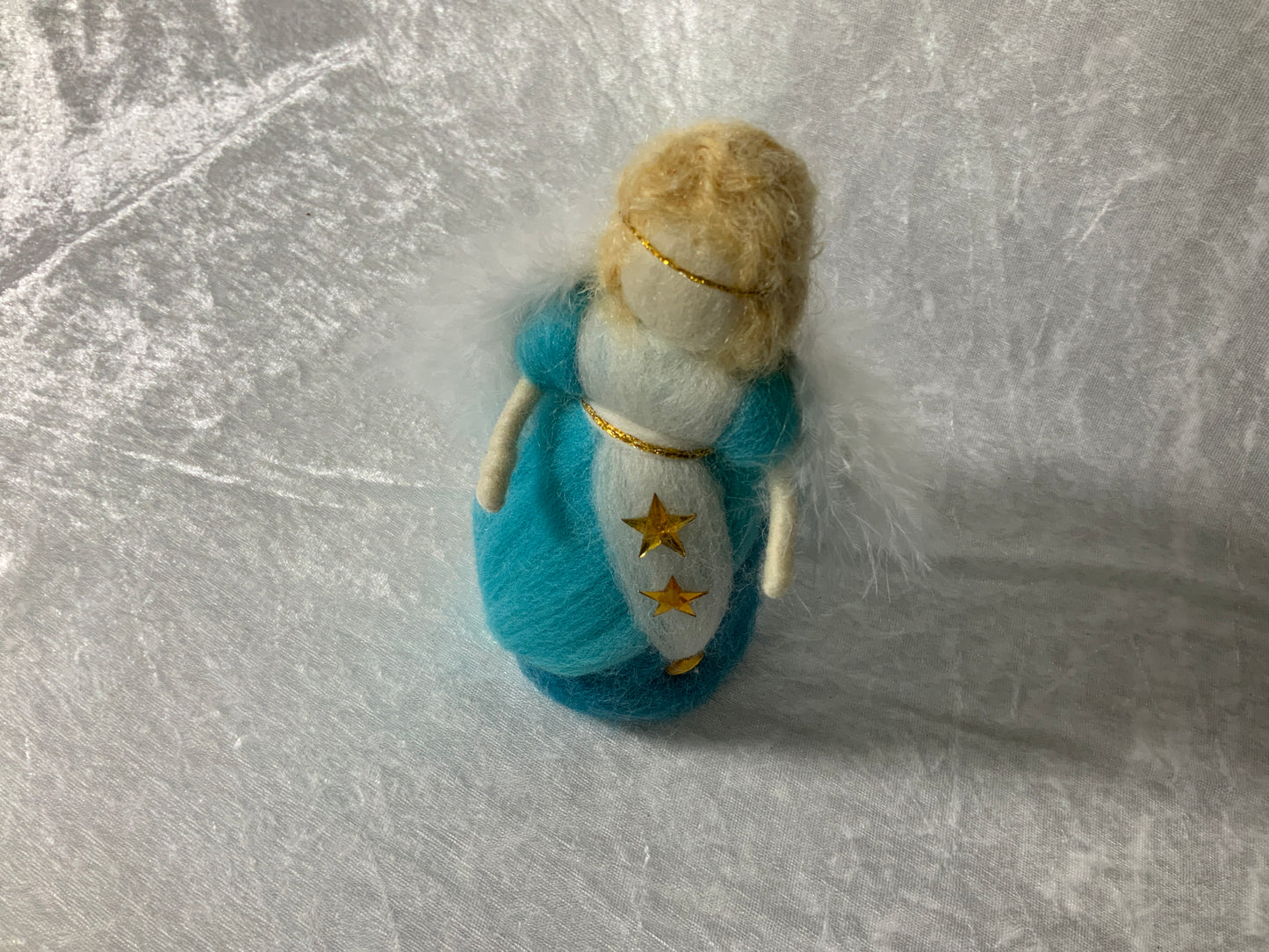 Handgefertigter Engel aus Merinowolle in Türkis