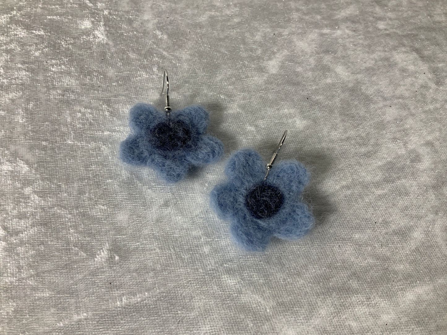 Blumenohrringe in Blau