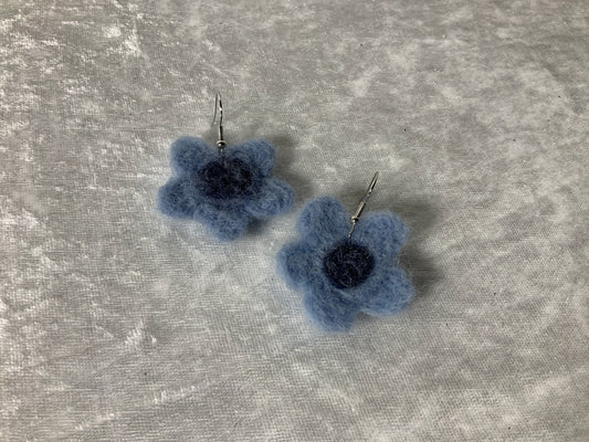 Blumenohrringe in Blau