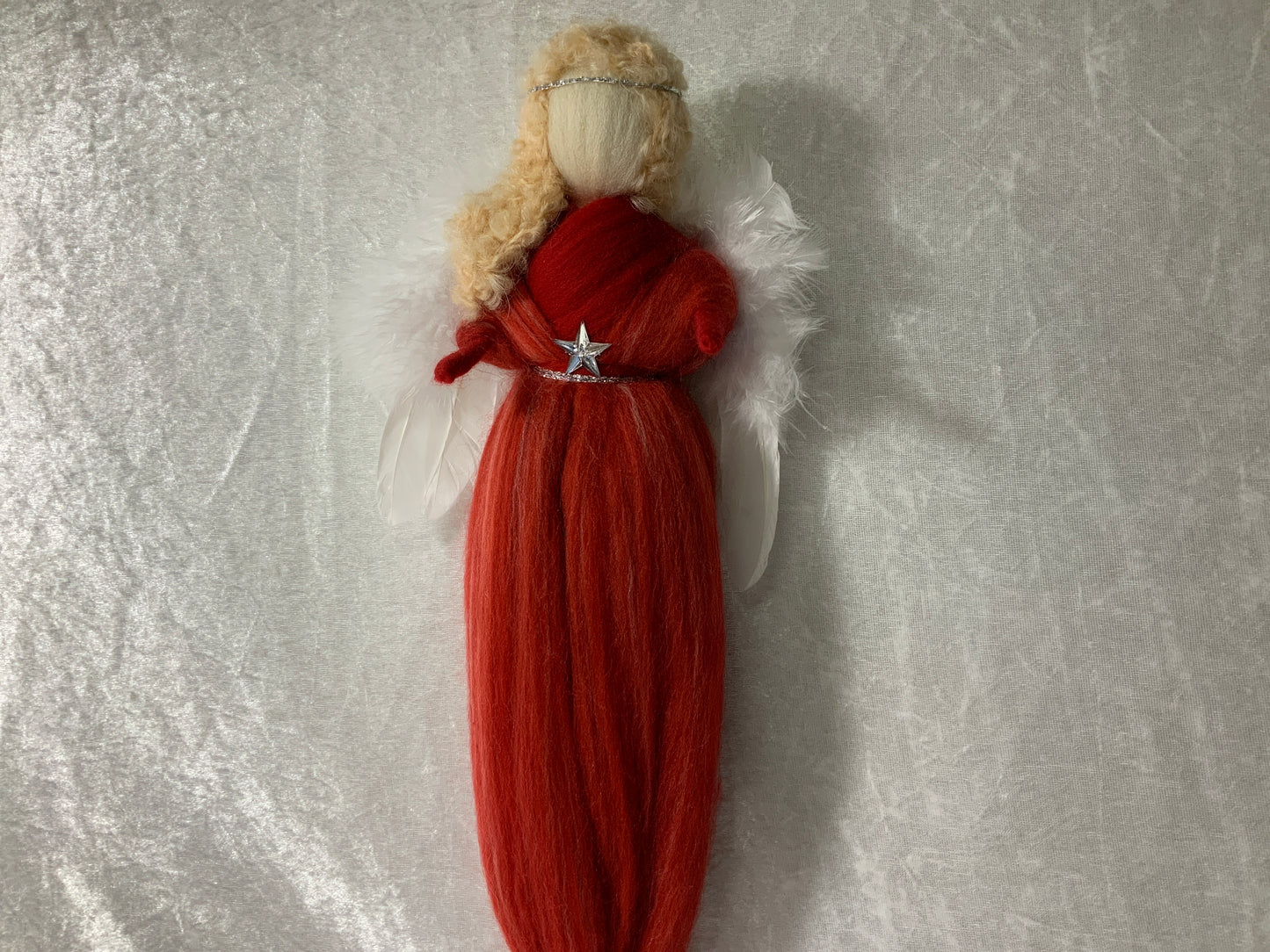 Großer Engel aus Merinowolle in Rot