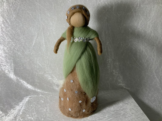 Blumenmädchen aus Merinowolle in schöner Herbstfarbe