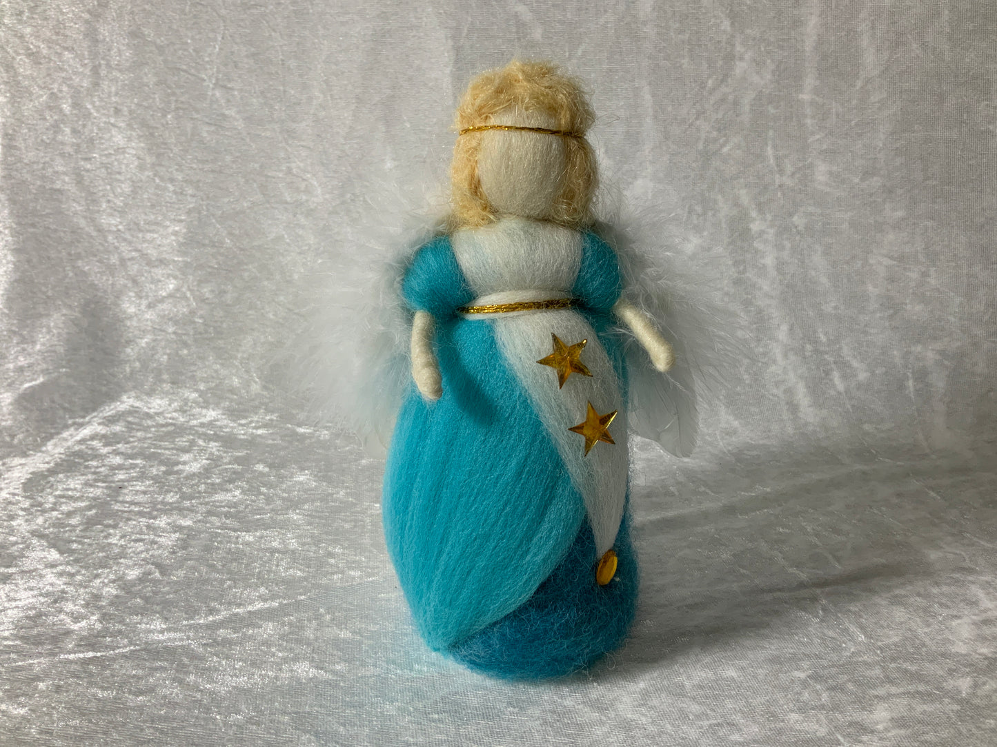 Handgefertigter Engel aus Merinowolle in Türkis