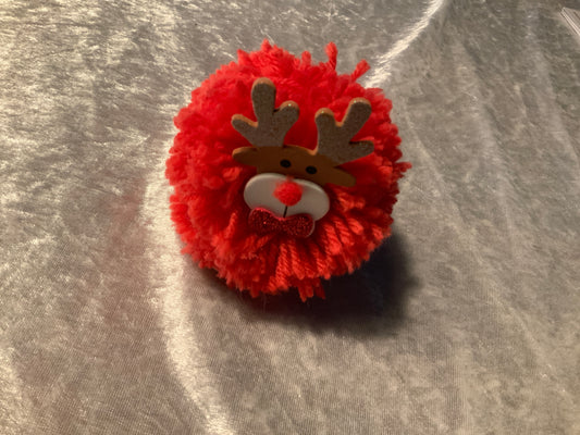 Rentier aus Wolle in Rot