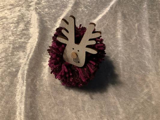 Rentier aus Wolle in Lila