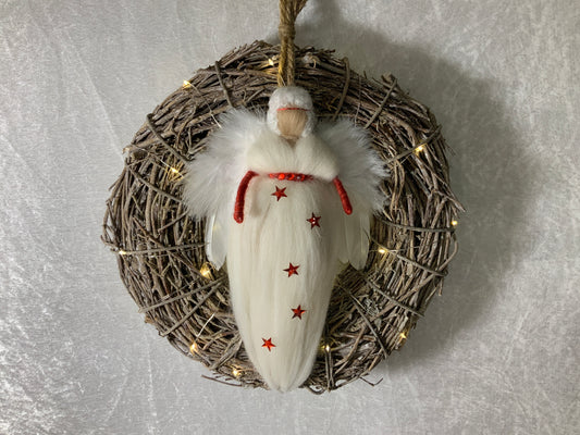 Weihnachtlicher Türkranz mit Engel aus Merinowolle